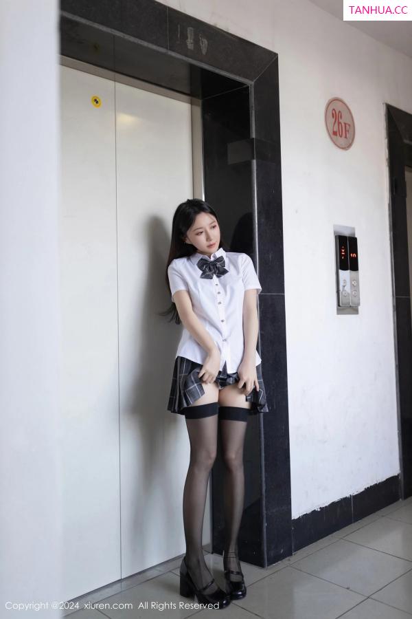 鱼子酱fish  [XiuRen]高清写真图 2024.05.10 No.8516 鱼子酱Fish 黑丝美腿第3张图片